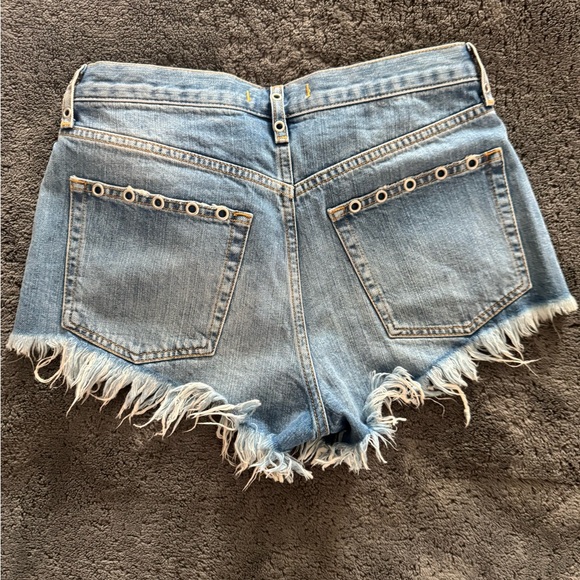 Free People - Denim- size 27 Frayed Hem Women Shorts - Picture 3 of 4